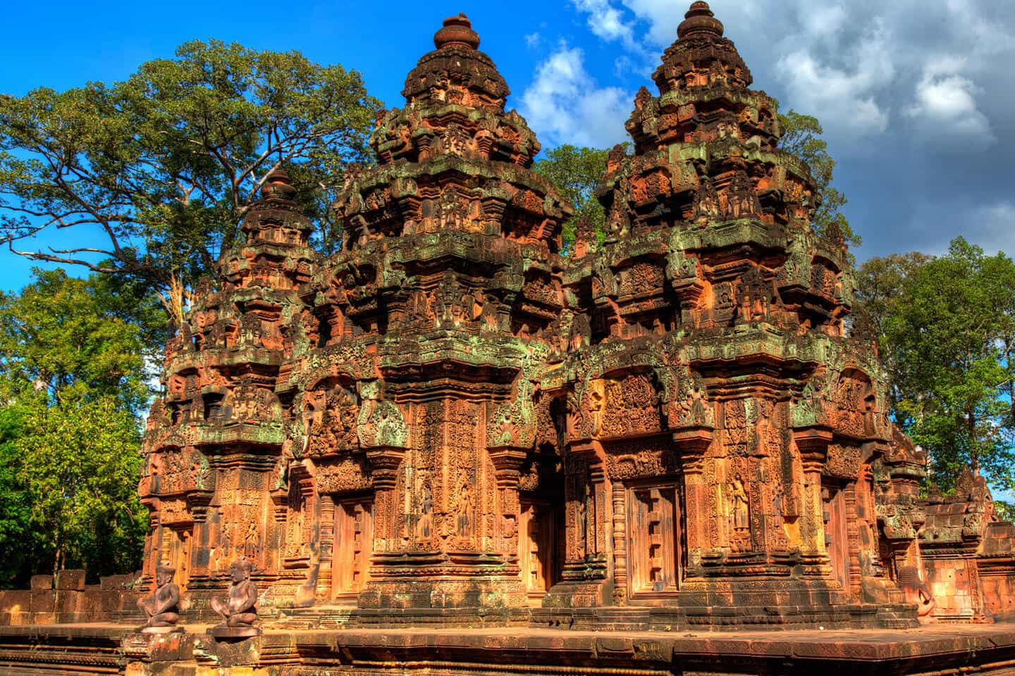 Begin your weather-prepared day with Banteay Srei’s tranquil ambiance